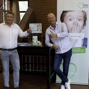 Nikolaj Lykke Jensen und Jörg Bonkowski spenden